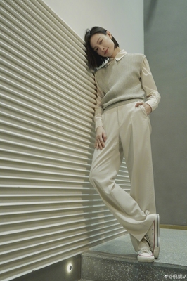 灰绿色衣服图片