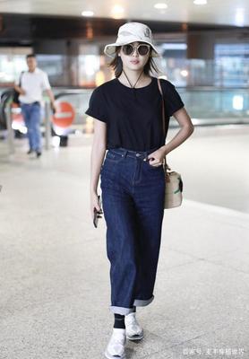 黑牛仔裤配什么衣服