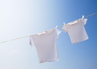 白色衣服染色了怎么洗