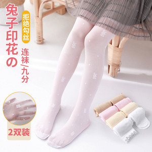 女孩穿袜子