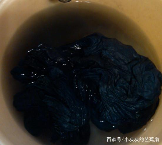 黑色衣服第一次怎么洗
