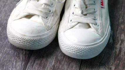 鞋子洗过后发黄怎么办