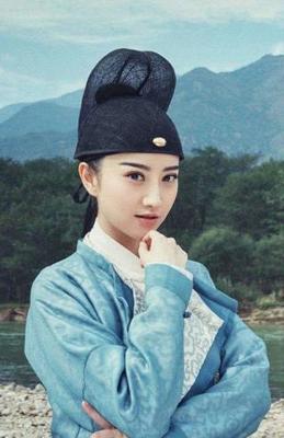 女扮男装