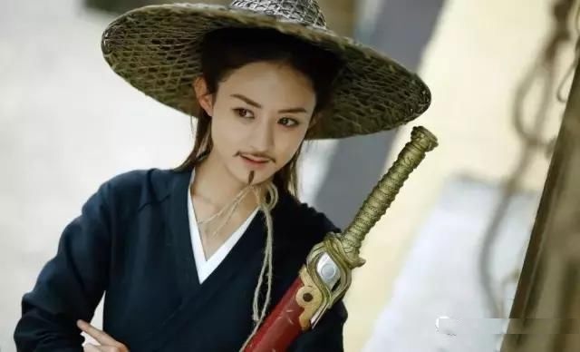 女扮男装