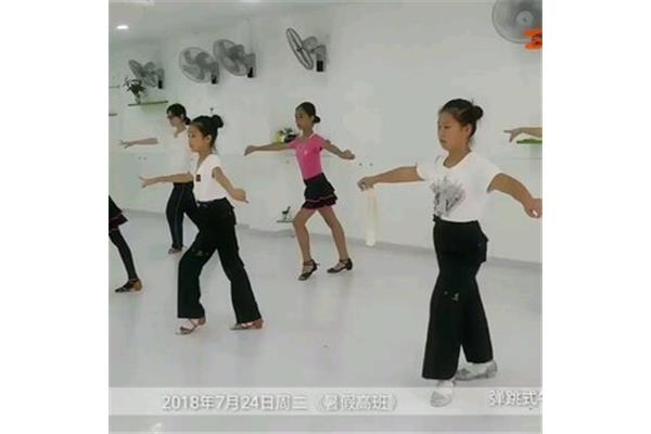 牛仔舞的基本舞步是什么 跳牛仔舞的基本要领是什么?