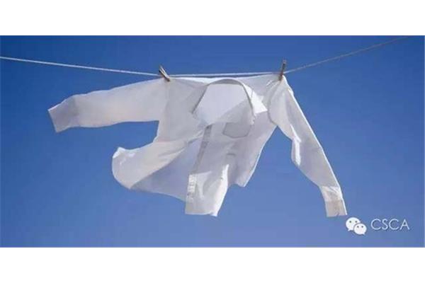 被染色的白衣服怎样洗白 白色衣服怎么洗更白