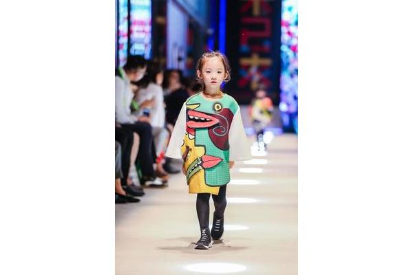 儿童科技服装