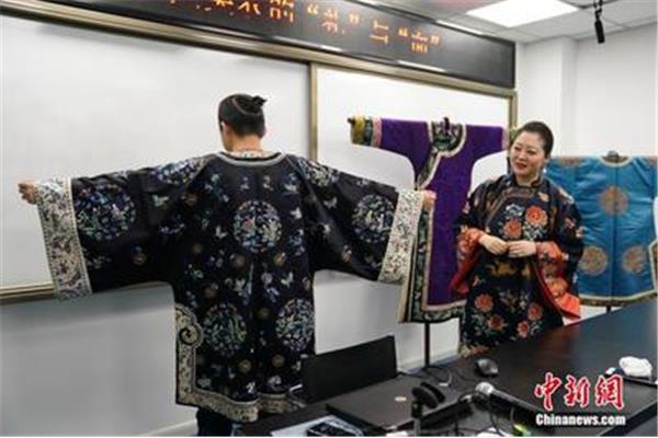 女性衣服