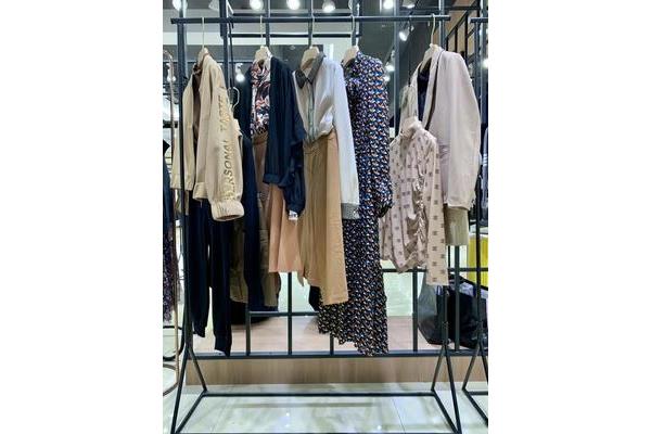 璟逸女装旗舰店