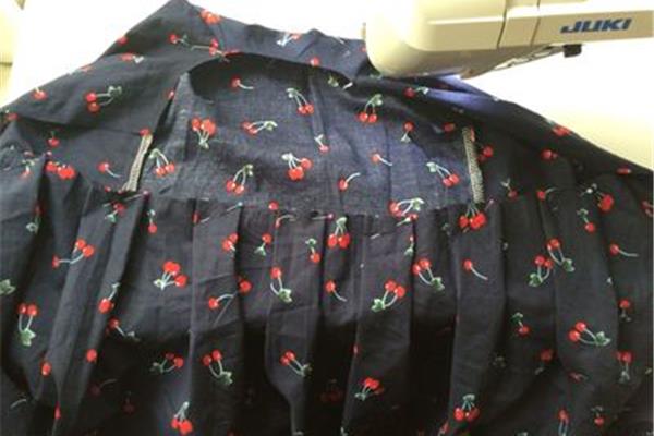 衣服下摆卷边