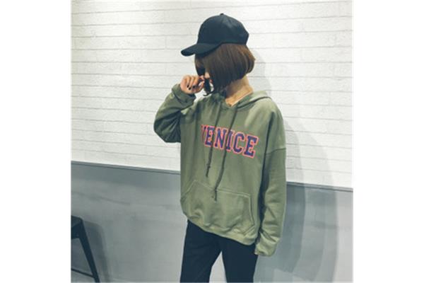 插肩袖卫衣