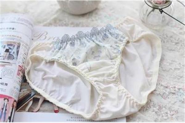 衣服为什么会变黄