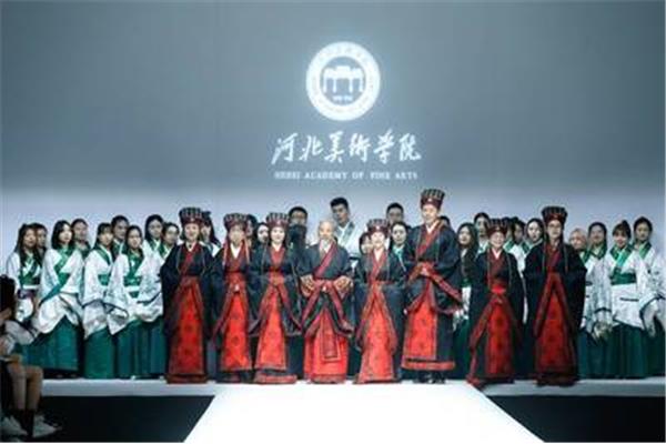 毕业生服装