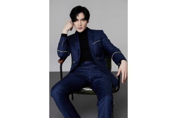西装禁欲男