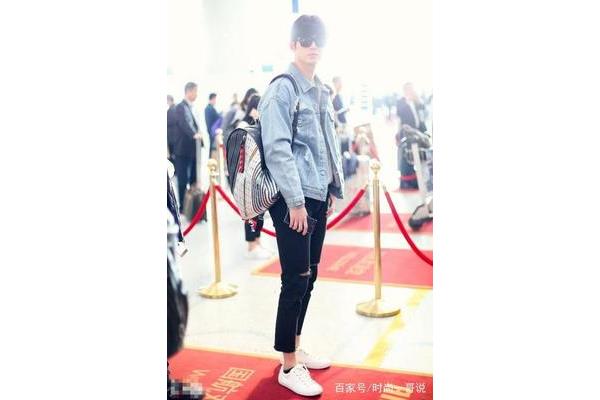黑色裤子可以配白鞋吗 黑色裤子能配白鞋吗