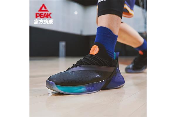 态极篮球鞋