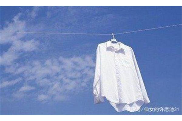 白色衣服被染色了怎么洗掉
