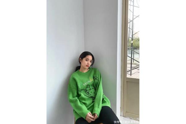 深绿色配什么颜色裤子