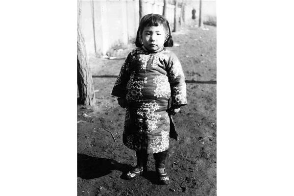 破烂衣服图片