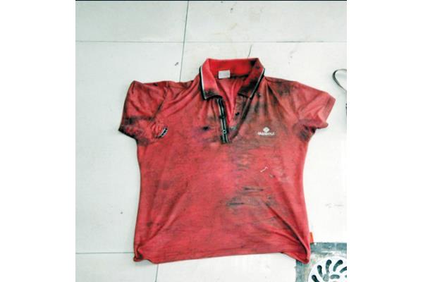 破烂衣服图片