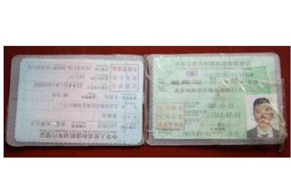 拍驾校照片穿什么衣服