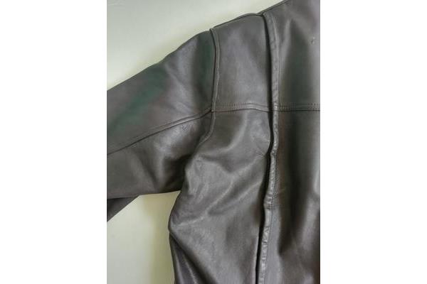自己如何清洗皮衣 皮油皮的衣服掉皮怎么处理?
