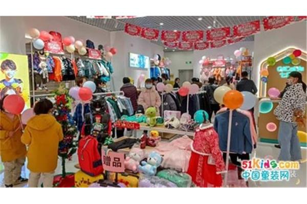 七彩童装店