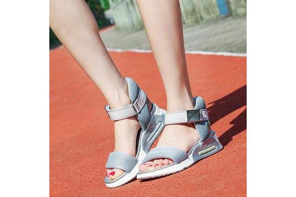舒服的凉鞋