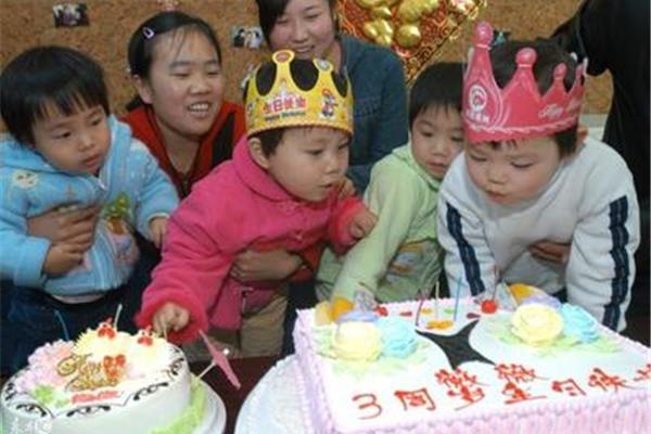 老人过生日送衣服好吗 送生日礼物送衣服合适吗
