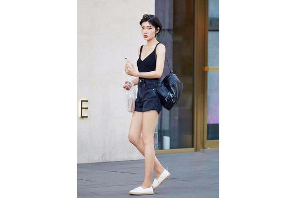 黑色纱裙配什么鞋子