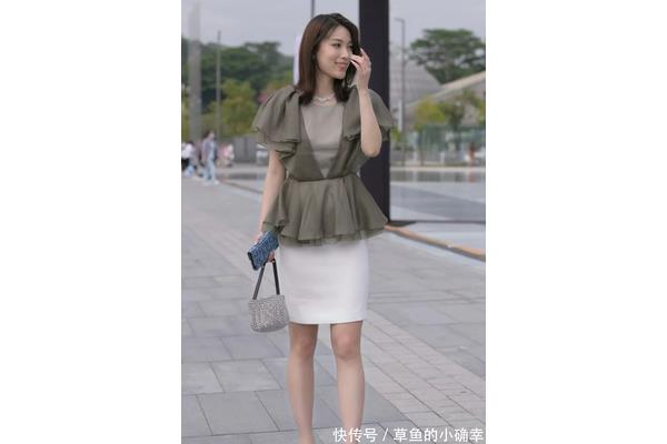 灰色一步裙搭配上衣图片 白色一步裙搭配上衣图片