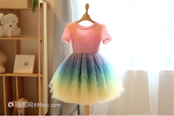 色衣服
