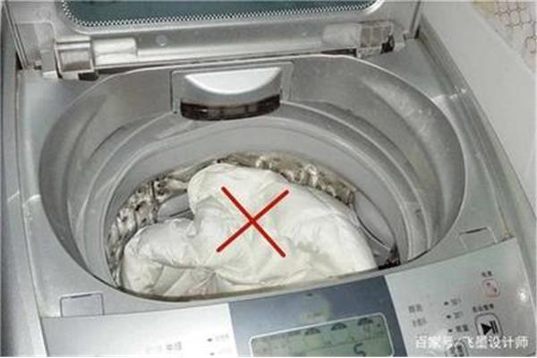 羽绒服能放洗衣机里洗吗
