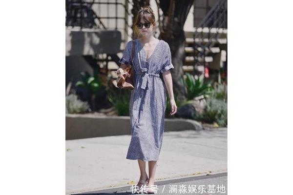 过膝碎花裙配什么鞋子