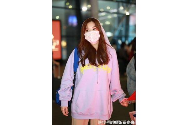紫色卫衣配什么颜色裤子好看