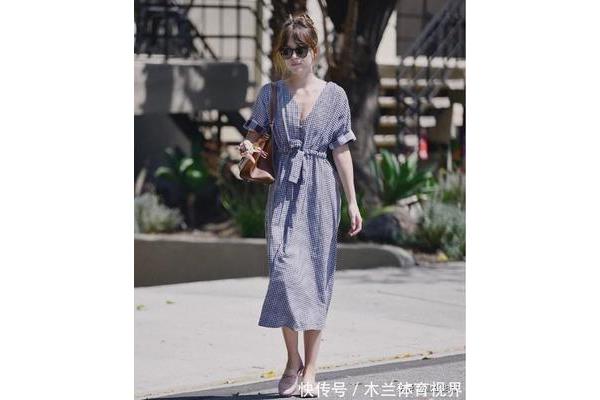 过膝碎花裙配什么鞋子
