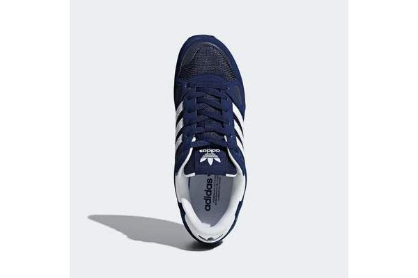 阿迪达斯 zx750