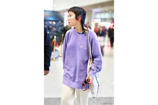 淡紫色衣服配什么颜色好看 绿卫衣配什么颜色裤子