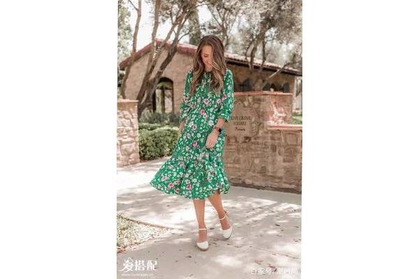 碎花裙配什么鞋子好 蓝色碎花裙配什么鞋子
