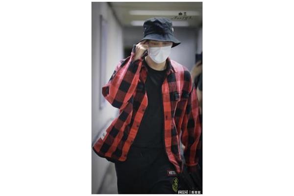 红格子衬衫怎么搭配男