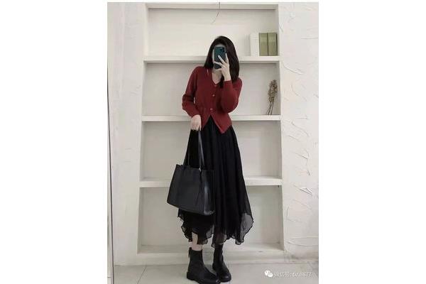 人比较黑穿什么颜色衣服好看