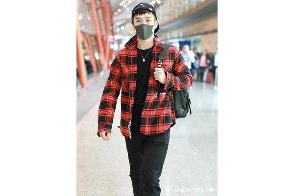 红格子衬衫怎么搭配男