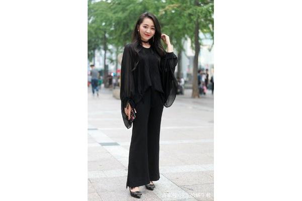 皮肤黑的人怎么搭配衣服