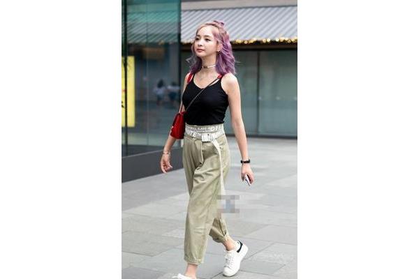 皮肤黑的人怎么搭配衣服