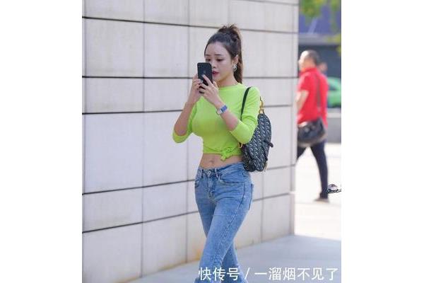 露肚脐的衣服怎么搭配