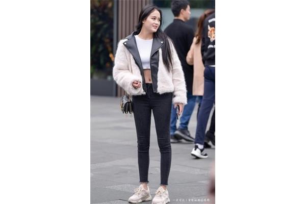 露肚脐的衣服怎么搭配