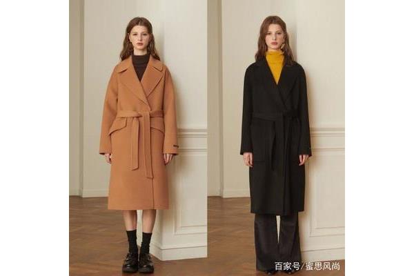 短款羊剪绒上衣怎么搭配 羊毛衣外套怎样搭配裤子