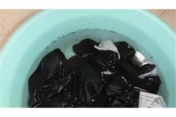 衣服褪色怎么洗