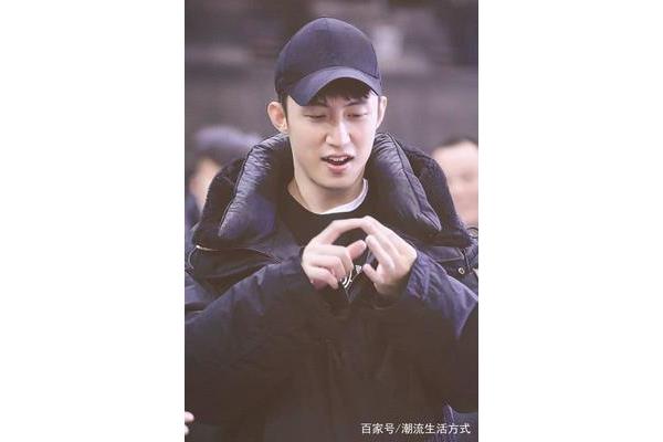 瘦长脸适合戴什么帽子