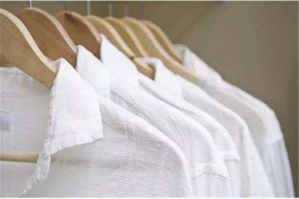 衣服发黄怎么办 浅颜色衣服发黄怎么处理